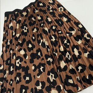 Worthington Size Large Leopard Print Pleated Skirt